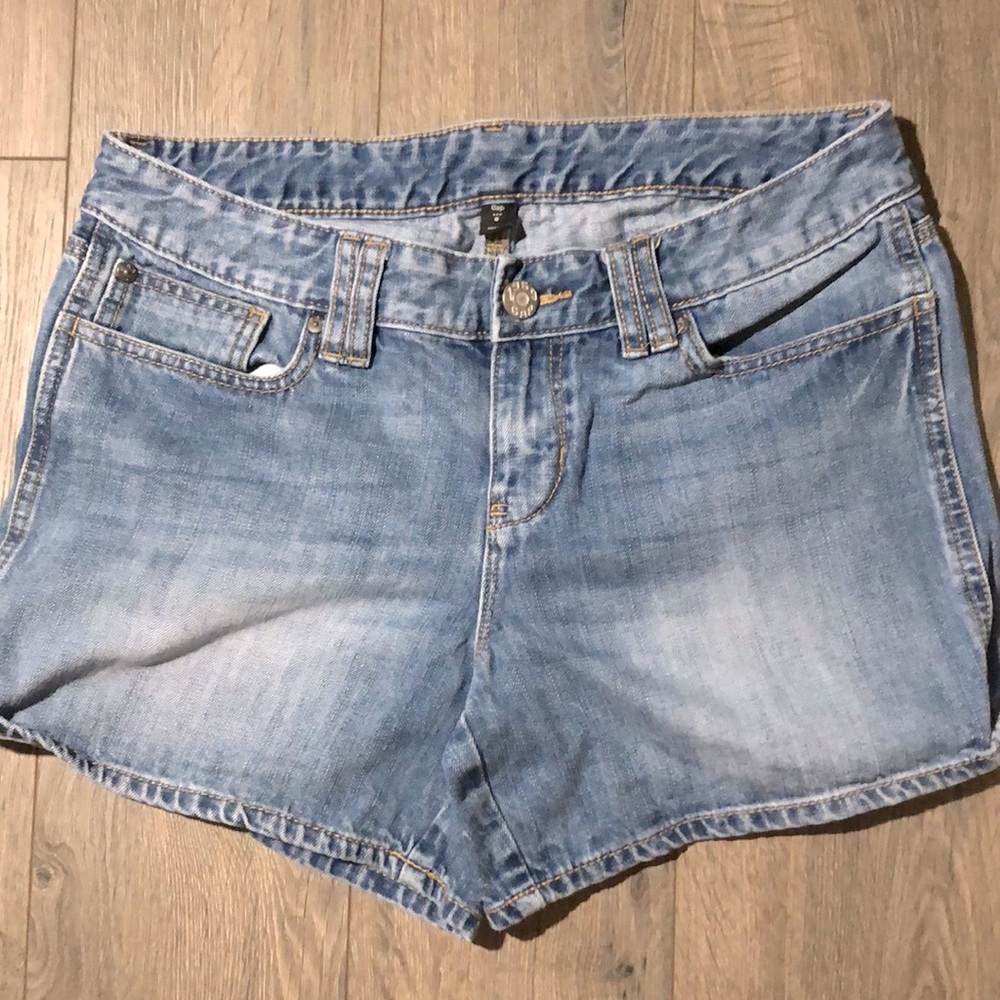 Gap • Blue Jean Shorts • Women’s 8
